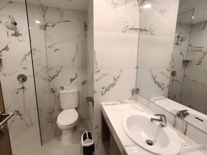 Bathroom - Lynn Hotel Mojokerto (Mojokerto)