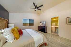 3 Schlafzimmer, Schreibtisch, Bügeleisen/Bügelbrett, Reisekinderbett