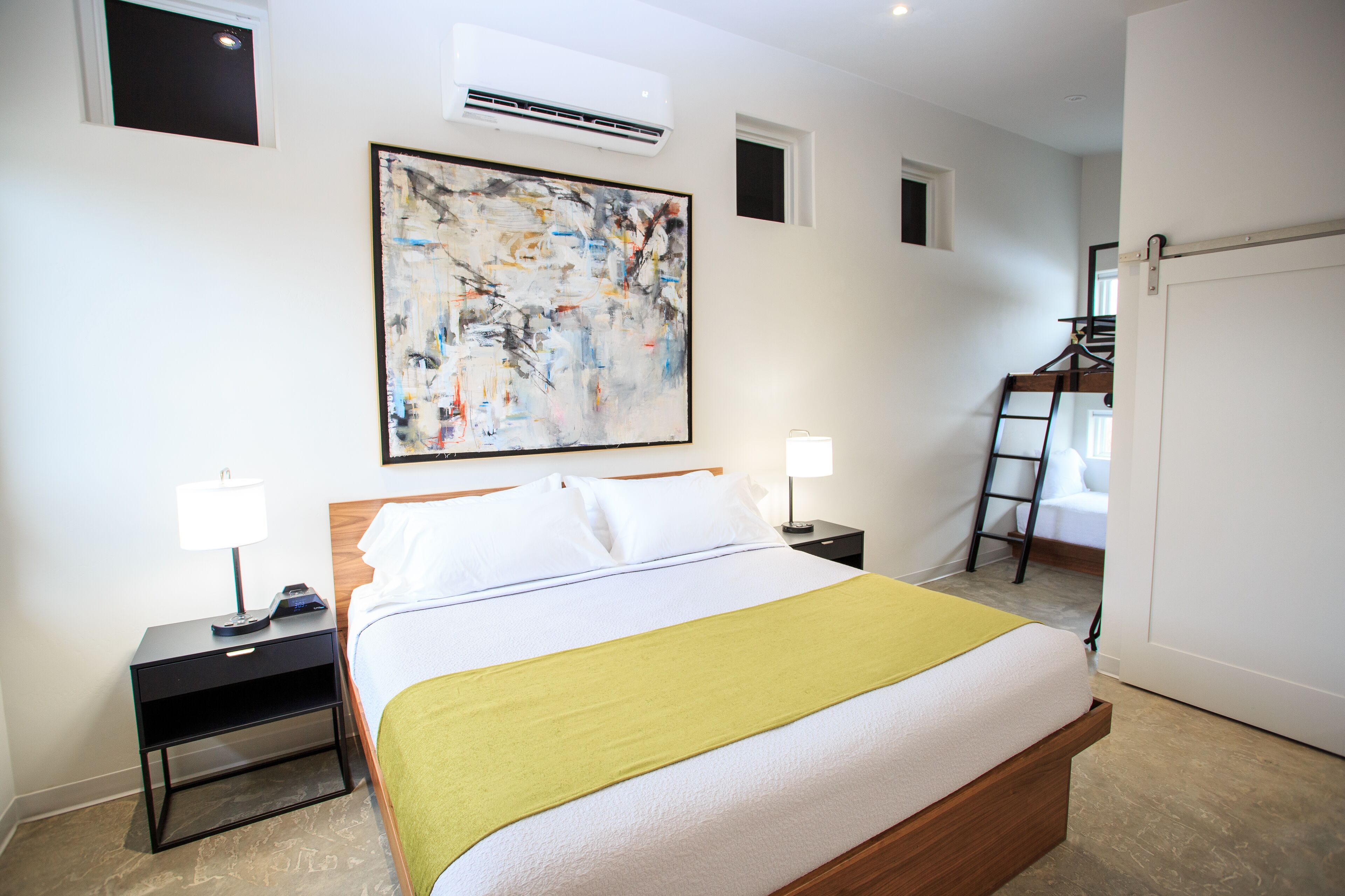 Deluxe Studio | Blackout drapes, iron/ironing board, free WiFi, bed sheets