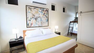 Deluxe Studio | Blackout drapes, iron/ironing board, free WiFi, bed sheets
