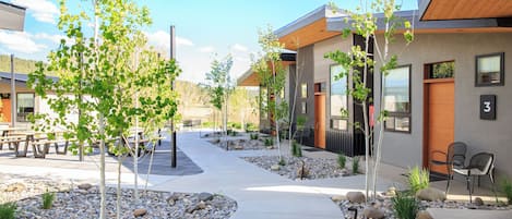 المنشأة من الخارج