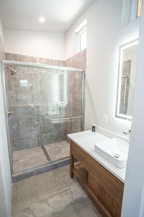 Deluxe Studio | Bathroom | Shower, rainfall showerhead, towels, soap - The Drift (Pagosa Springs)