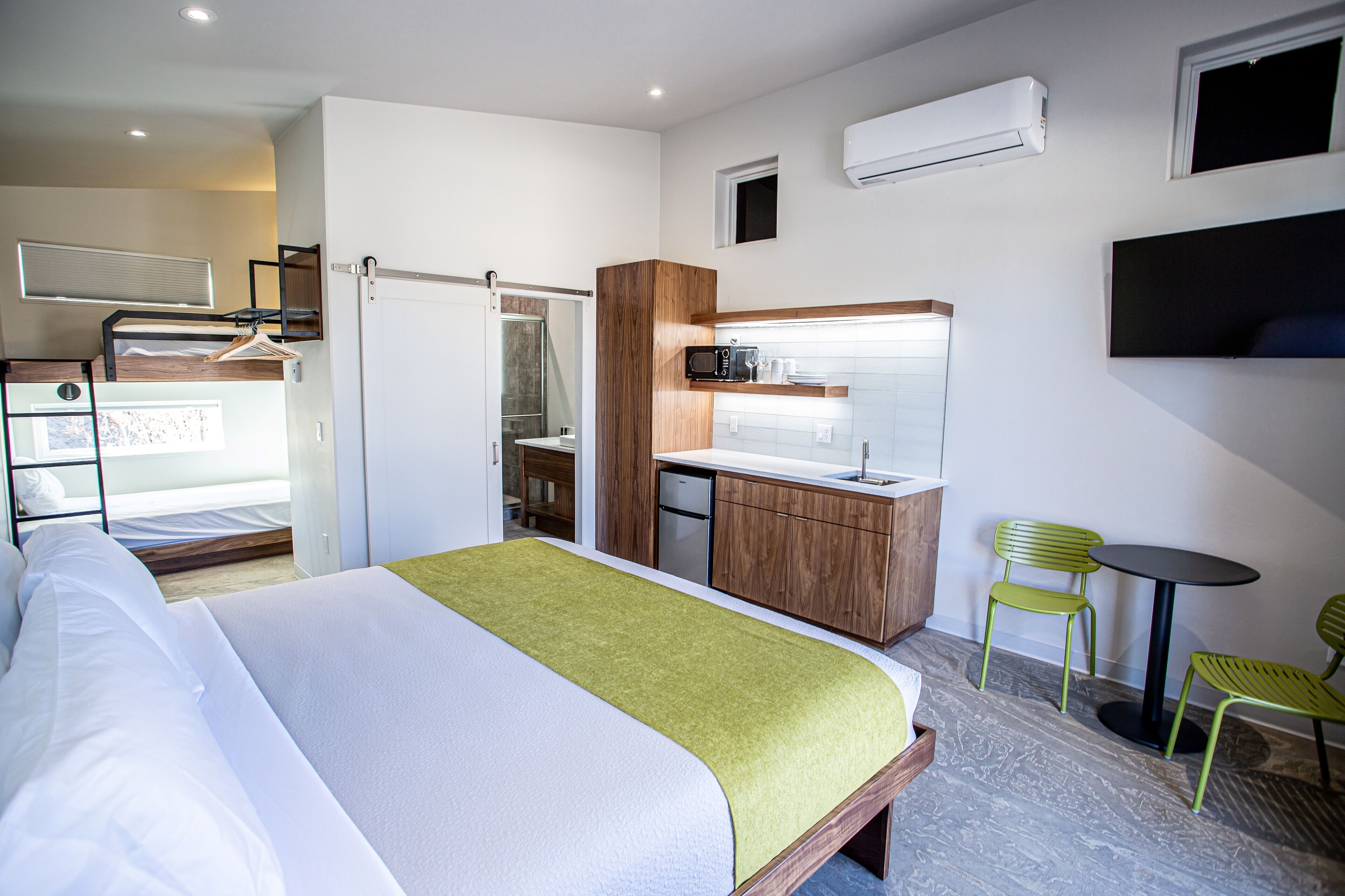 Deluxe Studio | Blackout drapes, iron/ironing board, free WiFi, bed sheets