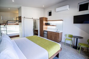 Deluxe Studio | Blackout drapes, iron/ironing board, free WiFi, bed sheets - The Drift (Pagosa Springs)