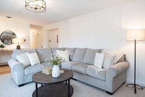 Living area - Inglewood Cottage - Inglewood Cottage (St Thomas)