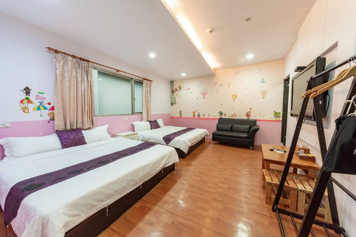 Basic-Vierbettzimmer, 2 Queen-Betten | Daunenbettdecken, kostenloses WLAN
