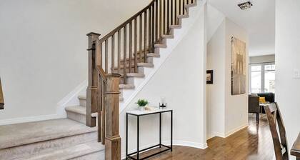 Spacious + Stylish Townhome In Barrhaven Area