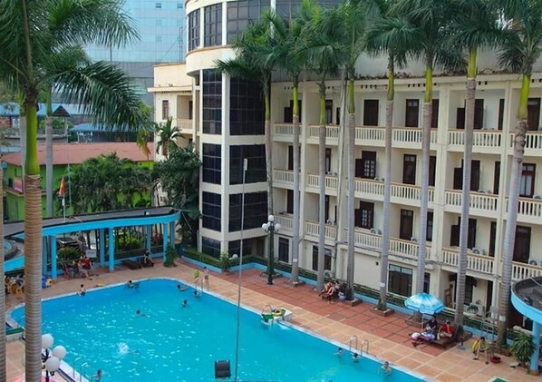 Poolside bar - Kim Lien Hotel-7 Dao Duy Anh- Bay Luxury (Hanoi)