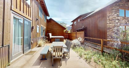 Coyote Run 4. Private Home, Private Hot Tub, On the Golf Course
