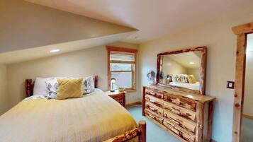 4 bedrooms, iron/ironing board, free WiFi, bed sheets