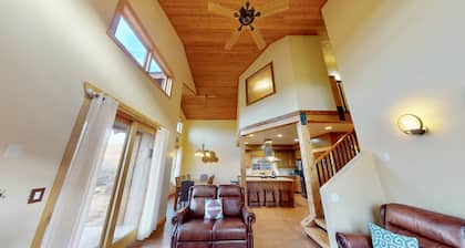 Coyote Run 4. Private Home, Private Hot Tub, On the Golf Course