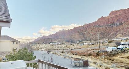 Red Cliff Condos #3i -- Top Floor condo with pool and hot tub access