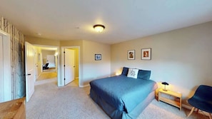3 slaapkamers, een strijkplank/strijkijzer, gratis wifi, beddengoed