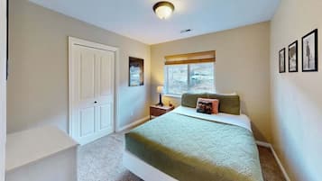 3 bedrooms, iron/ironing board, free WiFi, bed sheets