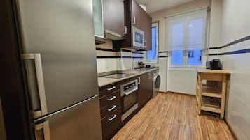 Fridge, microwave, oven, coffee/tea maker