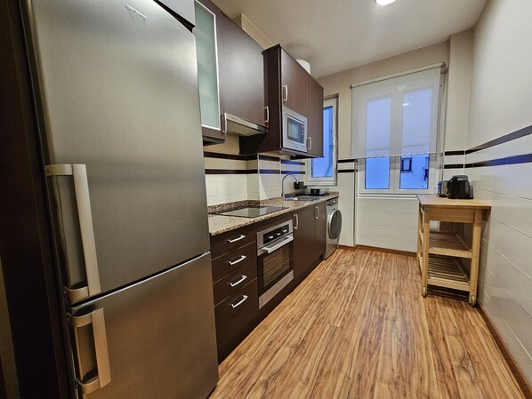 Fridge, microwave, oven, coffee/tea maker