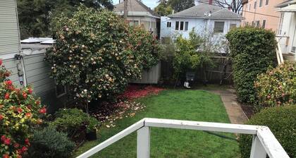 Cozy, quiet, private, setting close to UC Berkeley, shops, transportation, SF