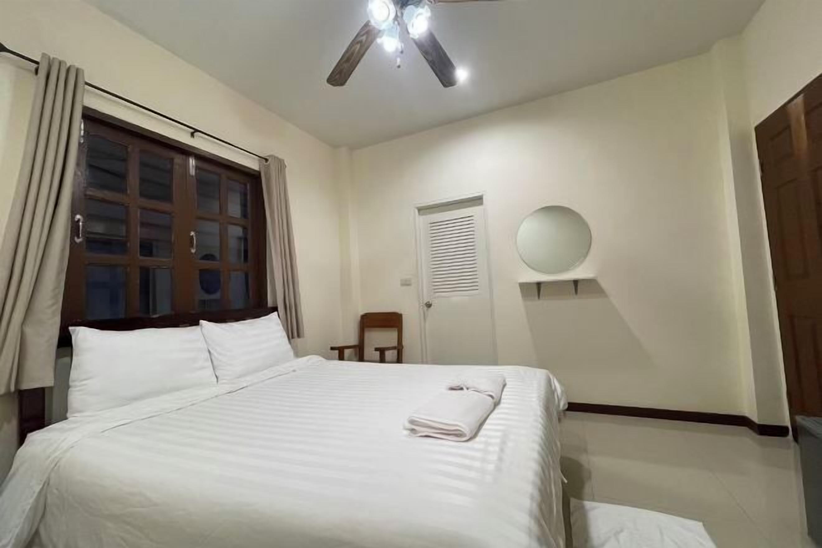 Free WiFi, bed sheets