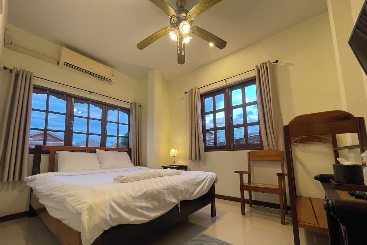 Standard Double Room | Free WiFi, bed sheets