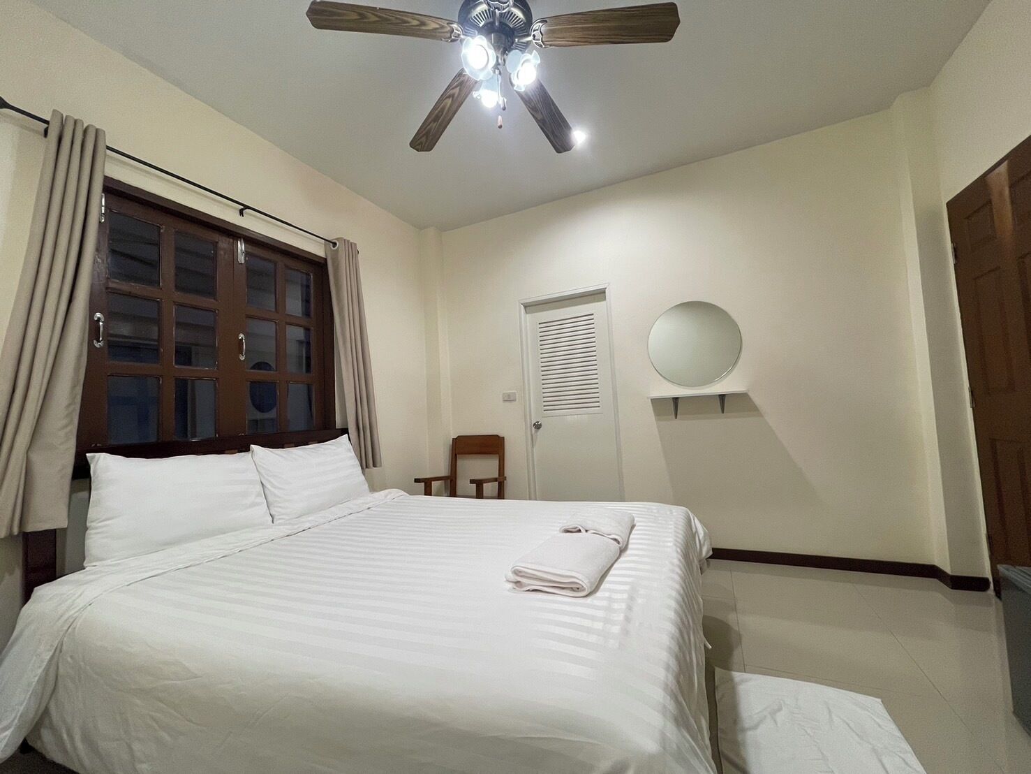 ห้องสแตนดาร์ดดับเบิล | Wi-Fi ฟรี, ผ้าปูที่นอน