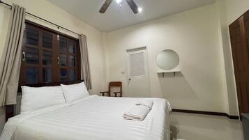 Standard Double Room | Free WiFi, bed sheets