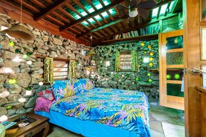 1 bedroom, free WiFi, bed sheets - fatia home sweet home...... (haapiti)