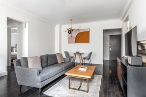 TV, stereo - Ideal Midtown 2BR w/ Elevator & W/D, near Central Park, by Blueground (Midtown)