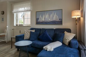 Fernseher, DVD-Player, Stereoanlage