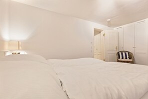 2 habitaciones, tabla de planchar con plancha, wifi y ropa de cama 