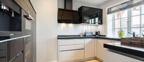 Kühlschrank, Herdplatte, Geschirrspüler