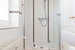 Unclassified image, 3 of 23, button