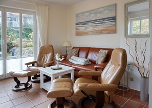 TV, DVD player, stereo - Arnfried, Whg. 5 - Top Lage. Schöne Ausstattung. Nur Wenige Meter zu Strand und Dorfteich (Wenningstedt-Braderup (Sylt))