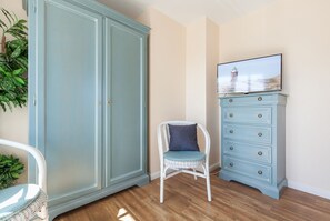 Unclassified image, 5 of 23, button