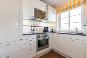 Unclassified image, 4 of 23, button