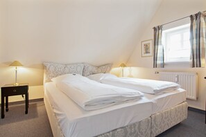 2 bedrooms, iron/ironing board, WiFi, bed sheets - Friesenhörn, App. 4 Links - Dorfteich. Dünen. Viel Erholung (Wenningstedt-Braderup (Sylt))