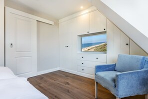 2 habitaciones, tabla de planchar con plancha, wifi y ropa de cama