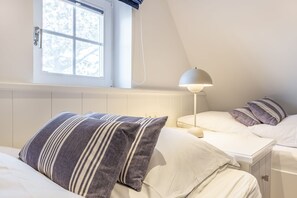 2 chambres, fer et planche à repasser, Wi-Fi, draps fournis
