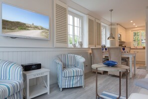 Televisie, een dvd-speler en een stereo