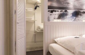 Unclassified image, 5 of 29, button