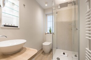 Unclassified image, 3 of 27, button