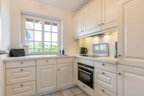 Refrigerador, microondas, parrilla de estufa y lavavajillas 