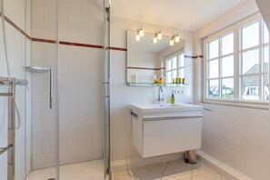 Bruser, gratis toiletartikler, hårtørrer, håndklæder
