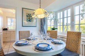 Dining - Meeresbrise, App. 1 - Feines Wohnen mit Viel Platz Unter Kuscheligem Reet in Bestlage (Wenningstedt-Braderup (Sylt))