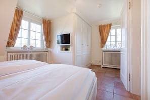 3 slaapkamers, een strijkplank/strijkijzer, wifi, beddengoed