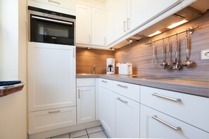 Unclassified image, 4 of 27, button