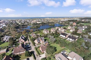 Unclassified image, 3 of 25, button