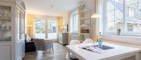 Fernseher, Stereoanlage