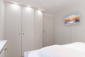 2 bedrooms, iron/ironing board, WiFi, bed sheets - Feriendomizil, App. 7 - Entspannung Zwischen Dorfteich & Dünen in Idyllischer Lage (Wenningstedt-Braderup (Sylt))