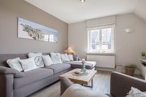 Unclassified image, 2 of 33, button