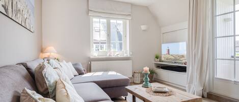 Fernseher, DVD-Player, Stereoanlage